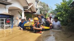 BAZNAS Tanggap Bantu Evakuasi Korban Banjir Tangerang Selatan
