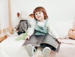 7 Tanda Mata Anak yang Harus Diperhatikan Orang Tua 7 Tanda Mata Anak yang Harus Diperhatikan Orang Tua