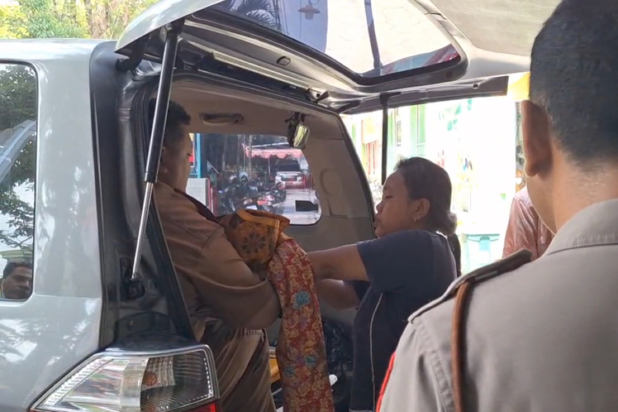 Tragis! Balita di Ngawi Tertabrak Mobil Keluarga di Halaman Rumah
