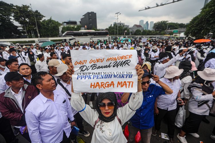 Berita Baik! 17 Ribu Guru Honorer Jatim Diusulkan Jadi PPPK Paruh Waktu 2025