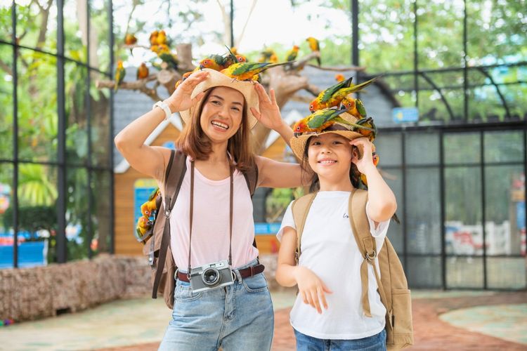 7 Tips Liburan Aman dan Menyenangkan untuk Anak dengan Alergi Makanan