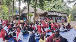 Meriah dan Unik, PKK Sukajadi Ciamis Rayakan HUT RI ke 80 dengan Lomba Permainan Tradisional