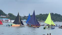 Ratusan Warga Batam Memadati Belakang Padang Ikuti Lomba Sampan Layar