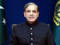 PM Enforces Rigid Office Schedule Compliance PM Enforces Rigid Office Schedule Compliance