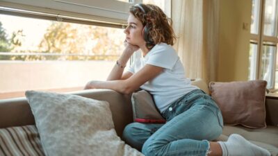 7 Tanda Kecil yang Mengungkap Sifat Introvert Anda, Menurut Psikologi