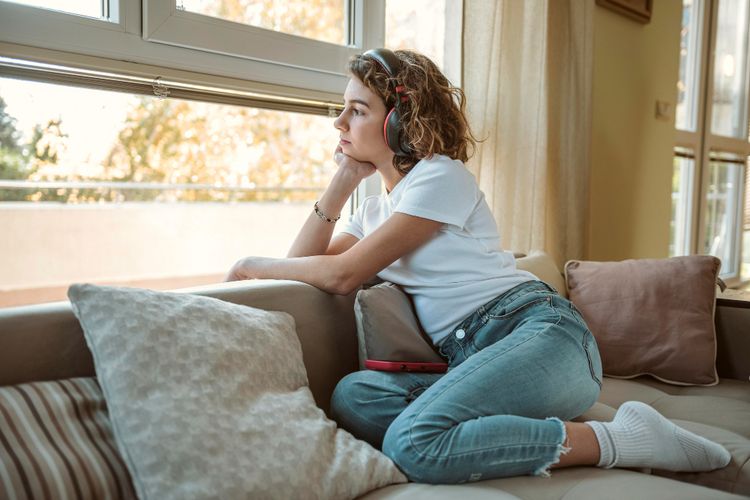 7 Tanda Kecil yang Mengungkap Sifat Introvert Anda, Menurut Psikologi