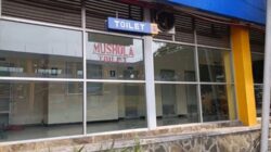 Pengemudi Bus di Terminal Purabaya Sidoarjo Marah Karena Toilet Umum Tersumbat dan Ditutup