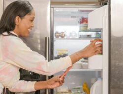Jangan Sembarangan Letak! 5 Makanan Ini Tidak Boleh Ditaruh di Pintu Kulkas
