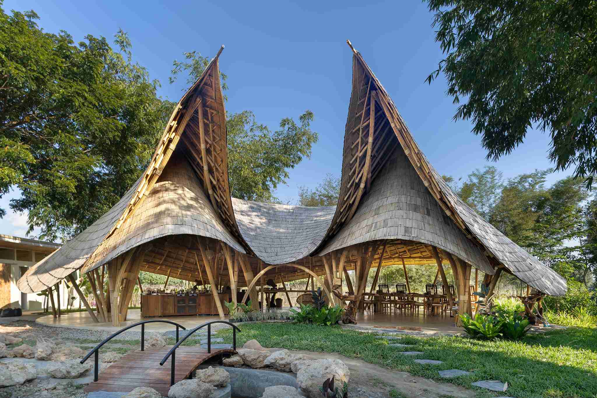 Bambu yang Membuat Kagum: Arsitektur The Bull di Zabb e Lee