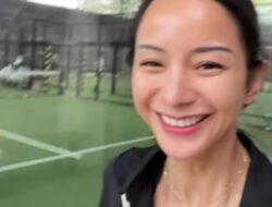 9 Potret Kirana Larasti Bermain Padel, Pemula Hebat 9 Potret Kirana Larasti Bermain Padel, Pemula Hebat