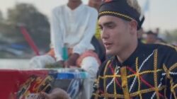 7 Potret Aisar Khaled dalam Festival Pacu Jalur 2025
