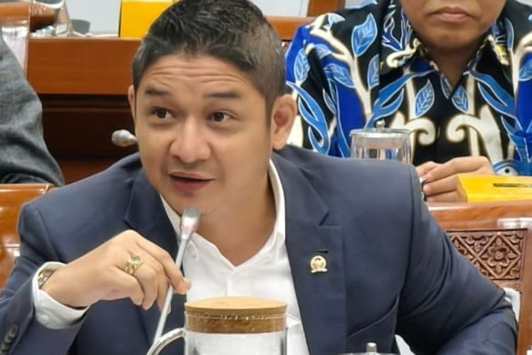 Pasha Ungu Bantah Isu Mundur dari DPR