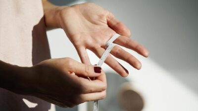 5 Cara Ukur Jari Cincin yang Tepat