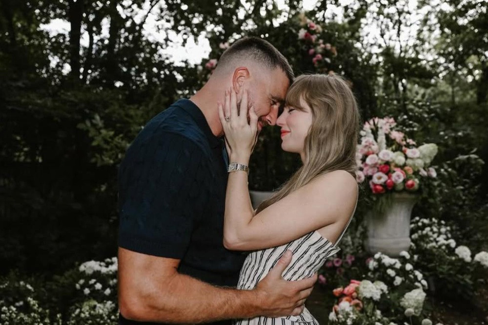Selamat! Taylor Swift dan Travis Kelce Pacaran Resmi