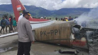 Pesawat Kargo Terbakar Setelah Hantam Pos TNI AU