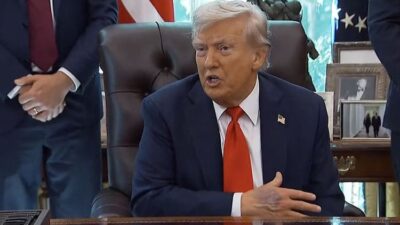 Trump Kembali Pakai Makeup, Publik Khawatirkan Kesehatannya