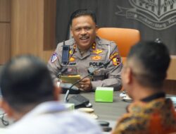 Irjen Agus: Kecelakaan Lalu Lintas Bukan Tanggung Jawab Polri Saja, Soroti Jalan Rusak dan Standar Kendaraan Irjen Agus: Kecelakaan Lalu Lintas Bukan Tanggung Jawab Polri Saja, Soroti Jalan Rusak dan Standar Kendaraan