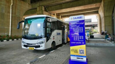 Penumpang Pesawat di Halim dan Soetta Kini Lebih Mudah ke Stasiun Whoosh dengan Shuttle dan Damri