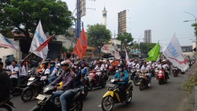 Bawa 6 Tuntutan, Ratusan Buruh Serbu Kantor Gubernur Jatim di Surabaya