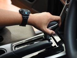 Teknik Menggunakan Engine Brake Mobil Matik dengan Benar di Turunan