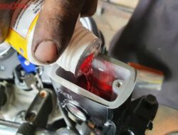 Masalah yang Sering Terjadi pada Motor Bekas dengan Minyak Rem Tidak Pernah Diganti Masalah yang Sering Terjadi pada Motor Bekas dengan Minyak Rem Tidak Pernah Diganti