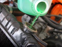 Gejala Radiator Bocor Masuk Ruang Bakar Mobil