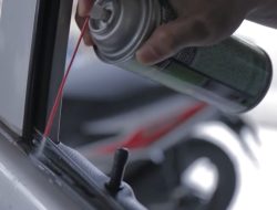 Cara Merawat Kaca Pintu Mobil Bekas dengan Semprotan Silikon