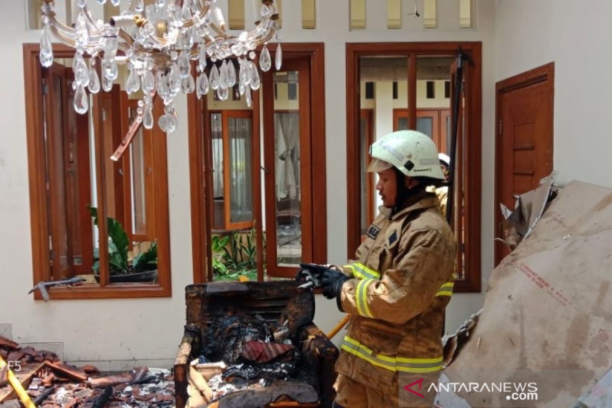 Korsleting Listrik Picu Kebakaran Rumah dan Lapak di Lemahwungkuk