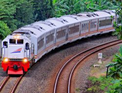 Kereta Argo Bromo Anggrek Terjatuh di Pagaden Subang Kereta Argo Bromo Anggrek Terjatuh di Pagaden Subang