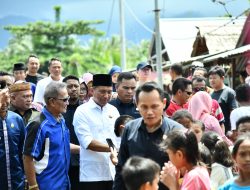 Bupati Boltim Bantu 84 Kepala Keluarga Warga Tutuyan dengan Beras