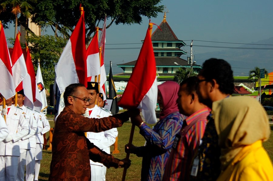 Gerakan Pembagian Bendera Merah Putih, Semangat Kebangsaan Pemkot Malang Meledak