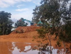 Penertiban Tambang Timah Ilegal, Ponton Dibongkar dengan Excavator Penertiban Tambang Timah Ilegal, Ponton Dibongkar dengan Excavator