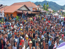 Ribuan Warga Pati Desak Bupati Mundur Akibat Arogansi, Sudewo Dilempar Sandal