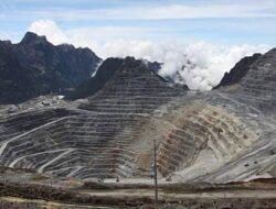 Hanya di Danau Tambang Ini Kamu Bisa Nongkrong Kekinian Seperti Islandia!