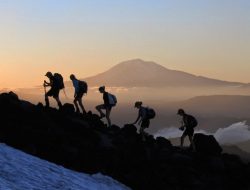 Pendakian Gunung Rinjani Dibuka Lagi 11 Agustus, Jalur Diperbaiki untuk Keamanan