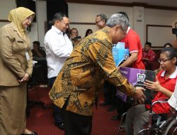 Tidak Perlu Khawatir, Lansia dan Disabilitas Dapat Bansos Seumur Hidup