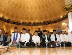 Ustaz Abdul Somad Bicara Azab dan Istidraj di Masjid Raodah Sorong Ustaz Abdul Somad Bicara Azab dan Istidraj di Masjid Raodah Sorong
