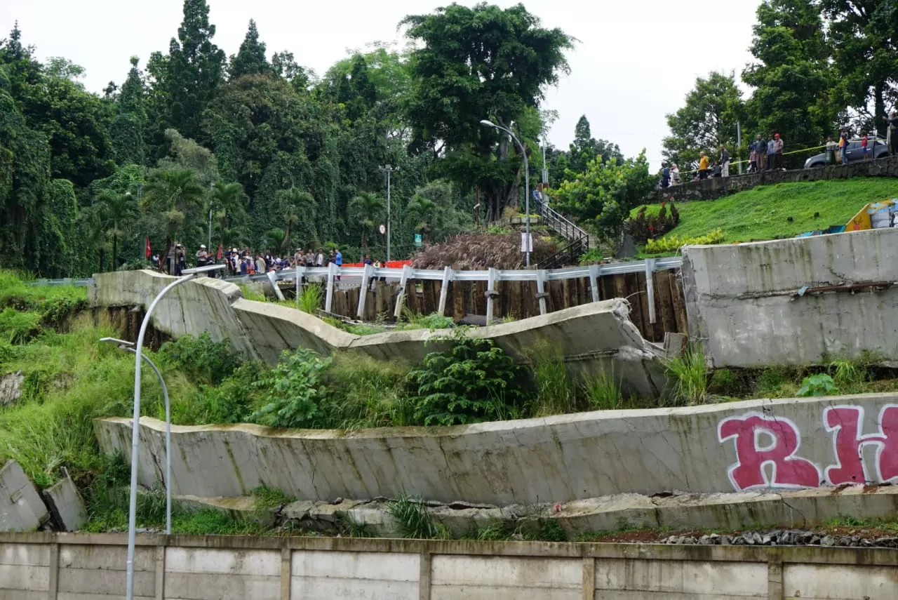 Pemkot Bogor Siapkan Jalur Sementara Roda Dua di Jalan Batutulis Pasca-Bencana Longsor