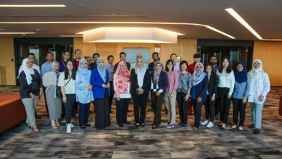 Prof Yunus Awarded UKM Doctorate for Social Business Leadership