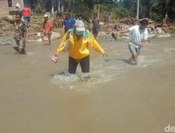 Video Viral: Bidan Berjuang Melawan Arus Sungai untuk Tugas Kemanusiaan di Pasaman Video Viral: Bidan Berjuang Melawan Arus Sungai untuk Tugas Kemanusiaan di Pasaman