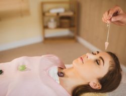 Healing Kristal: Tren Perawatan Diri Gen Z yang Lebih dari Sekadar Kekinian