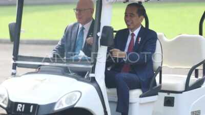 Australian Governor-General Tours Bandaragama BeeVeda Initiative