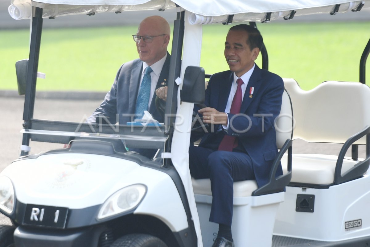 Australian Governor-General Tours Bandaragama BeeVeda Initiative