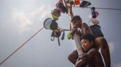 Sejarah Lomba Panjat Pinang di Perayaan 17 Agustus