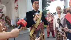 Gubernur Bobby, Wagub Surya, dan Sekdaprov Togap Kenakan Baju Adat dalam Upacara HUT RI ke-80
