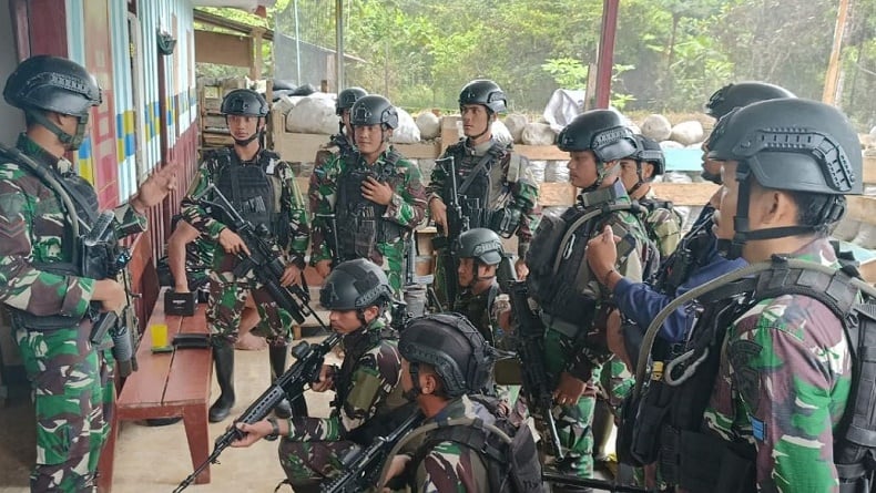 Satgas Pamtas Yonif 751 Berikan Pengobatan Gratis di Pegunungan Bintang, Perkuat Kepedulian