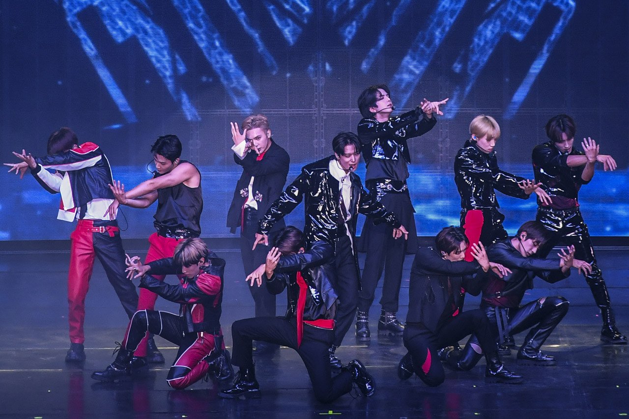 Acara THE BOYZ di Seoul Dibatalkan Setelah Laporan Bahan Peledak, Fans Dievakuasi & Polisi Tiba!