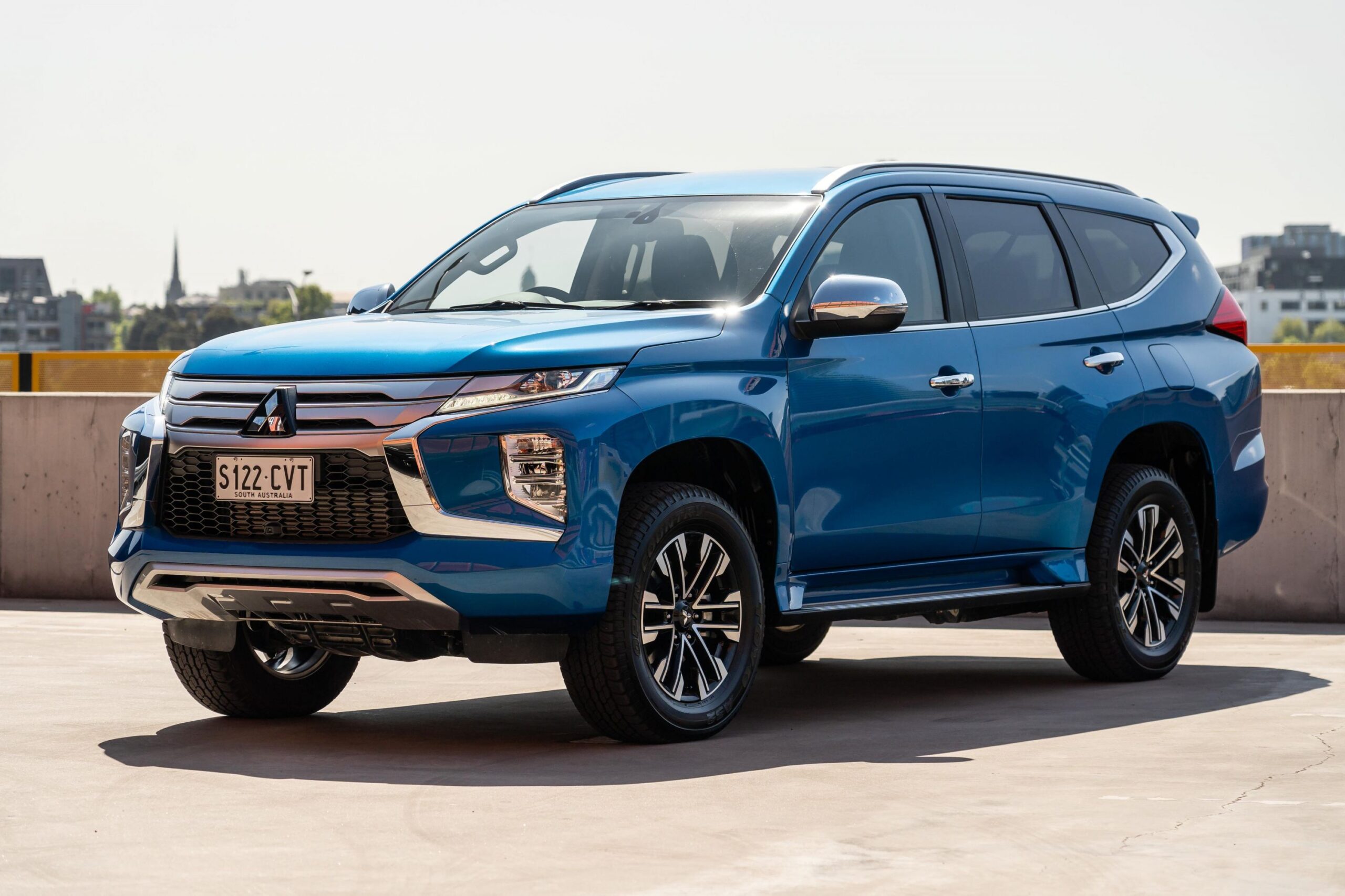 Pajero Sport 2025: Desain Kuat dengan Sentuhan Mewah dan Teknologi Terkini
