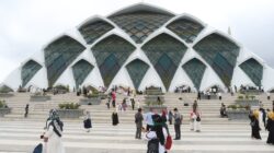 Indah dan Populer! 3 Wisata Menarik di Sekitar Masjid Al-Jabbar untuk Liburan Keluarga