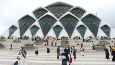 Indah dan Populer! 3 Wisata Menarik di Sekitar Masjid Al-Jabbar untuk Liburan Keluarga